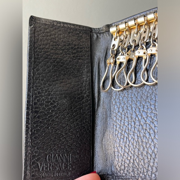 Versace Medusa Black Leather 6 Key Holder - Picture 10 of 16